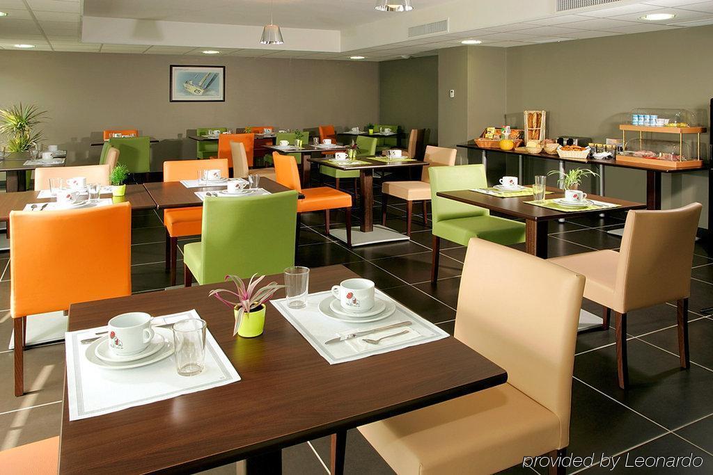 Appart'City Confort Niort Centre Aparthotel Restoran gambar